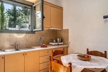 Vacation Rental for 4 Guests in Agios Nikitas, Greece, Picture 4