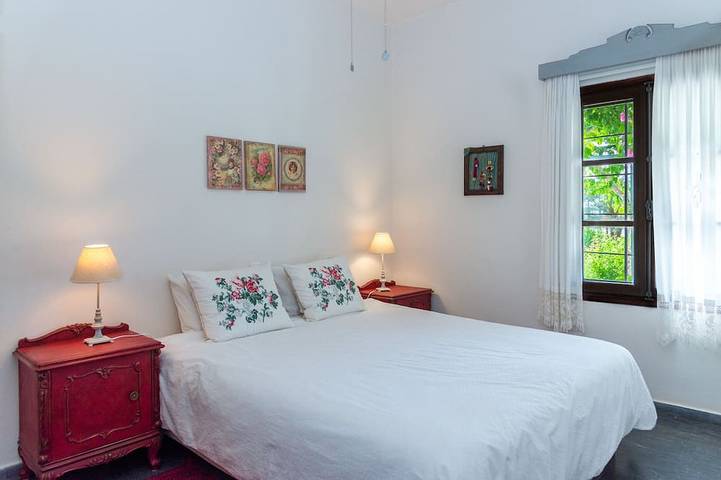 Charming Cretan House, Bougainvillea in Lasithi