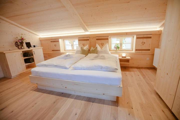 BnB für 5 Personen, mit Balkon und Terrasse sowie Garten und Ausblick in Fischbachau