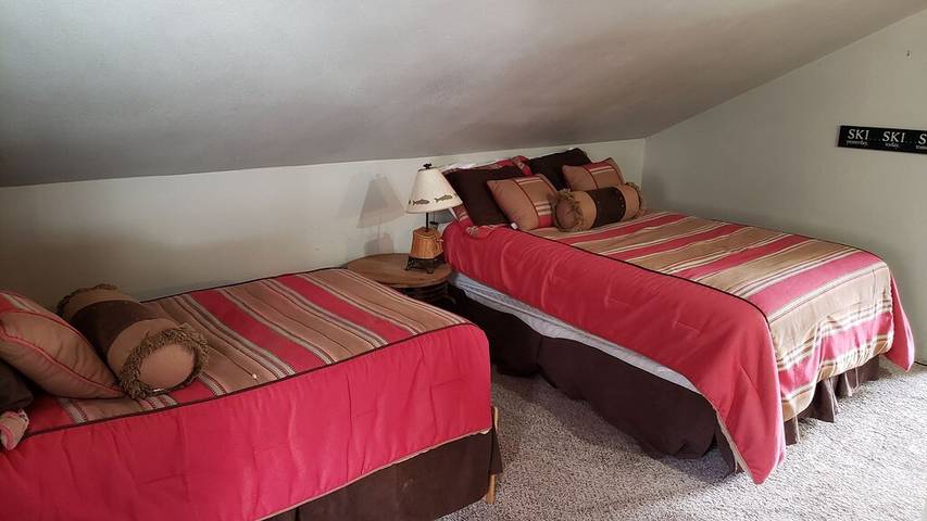 Vacation rental for 12 people, with yard, with pets in Pagosa Springs