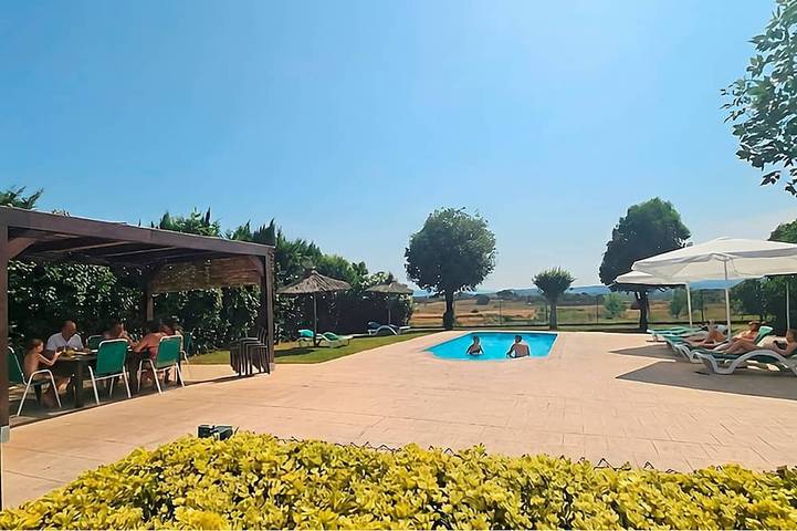 Appartement de vacances pour 25 personnes, avec jardin et piscine, animaux acceptés - 1