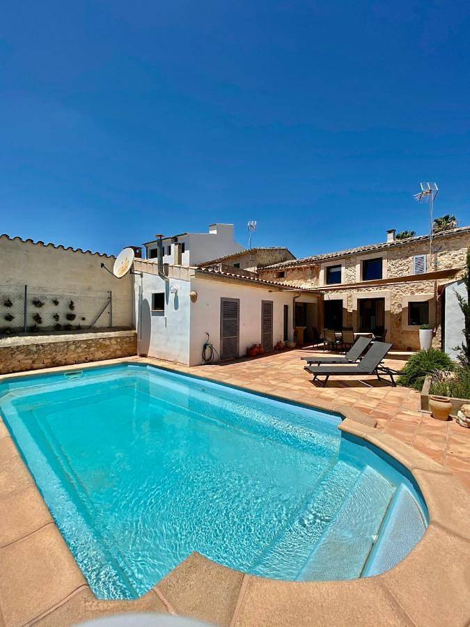 Gîte pour 8 personnes, avec piscine ainsi que terrasse et vue dans Lloret De Vista Alegre