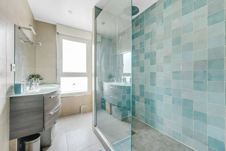 Ganze Wohnung, 90 m2 chic, cosy, bright, modern, 6 mn from Paris on foot, 3 mn from the metro in Les Lilas, Seine-Saint-Denis