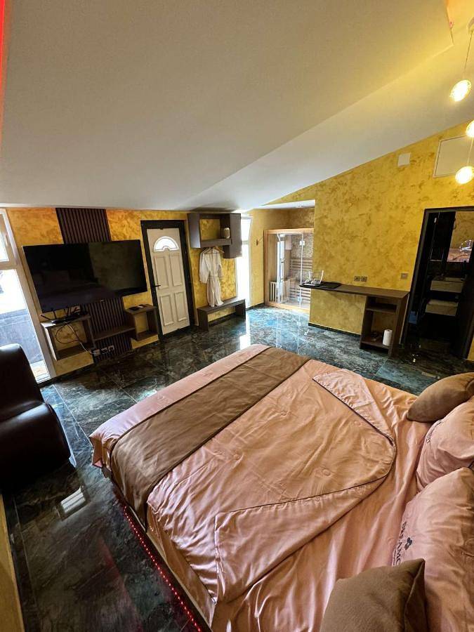 Appart’hôtel pour 2 personnes, avec Jacuzzi ainsi que Terrasse et Sauna
