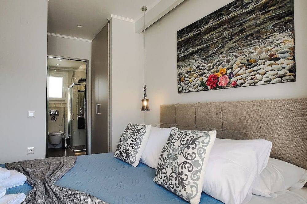 Entire apartment, Elegant two-bedroom apartment in Kassiopi in Kassiopi, Corfu
