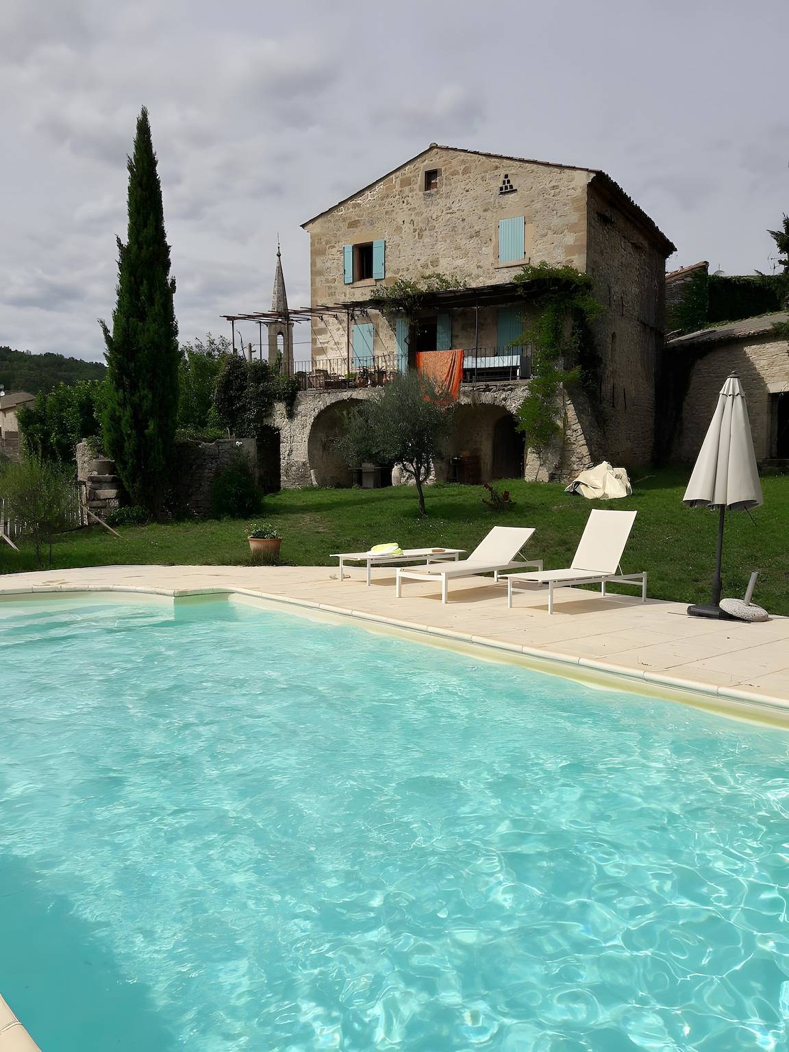 Feriehus for 10 personer med have in Vagnas, Ardèche
