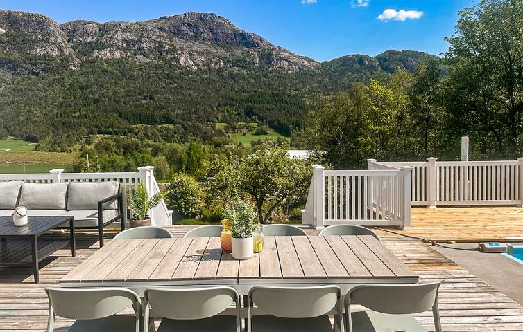 Ferienhaus für 8 Personen, mit Terrasse und Pool sowie Garten in Vindafjord - 3