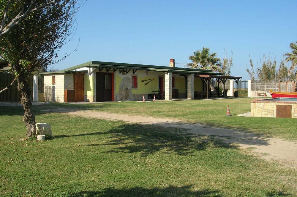 Chalet avec piscine privée avec accès direct à la plage in Piccio, Avola