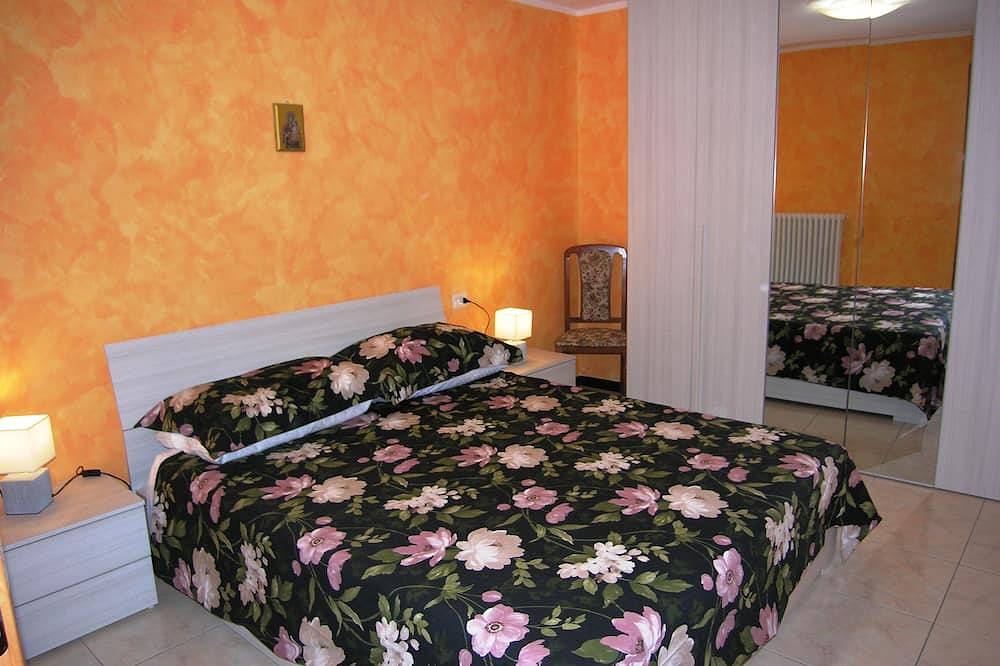 Ganze Wohnung, Haus Mary separate Wohnung mit Blick auf den See in Santa Maria Rezzonico, Comune di San Siro