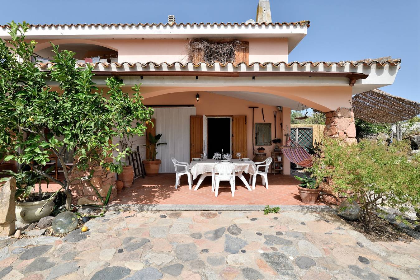 Ganze Wohnung, Appartamento Family in Villa Belvedere nahe dem Strand mit Bergblick, Terrasse und Garten in Torre di Bari, Ogliastra Provinz
