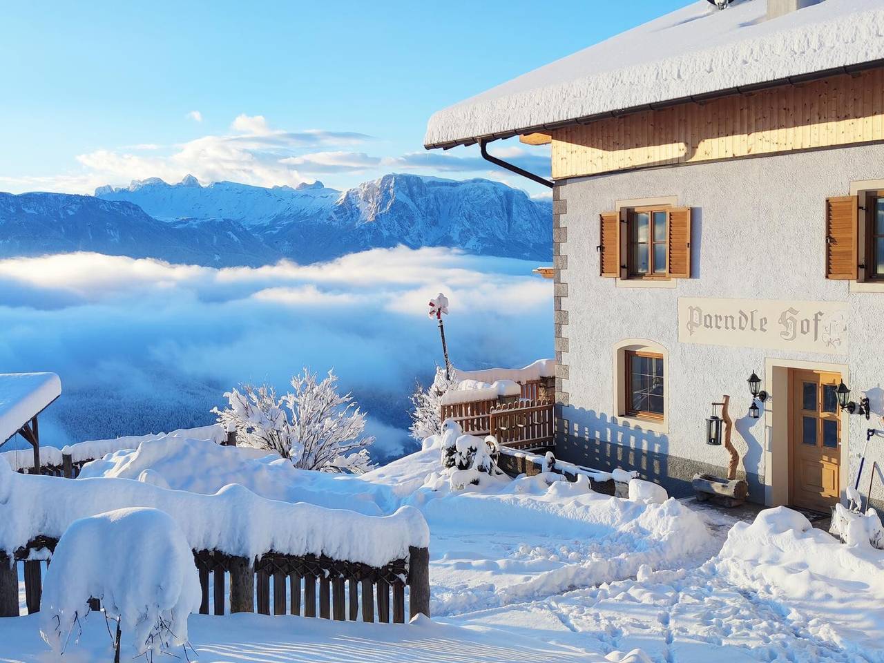 Parndlehof Zimmer Engel mit Bergblick, gemeinsamer Terrasse und Wlan in Gravetsch, Villanders