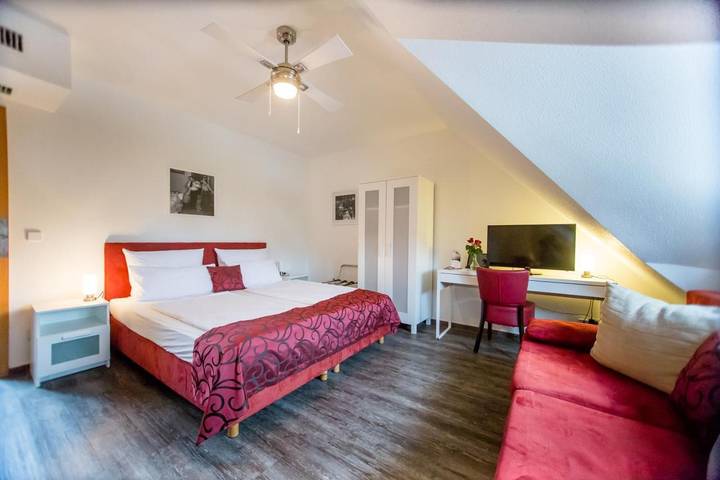Hotel für 4 Personen, mit Terrasse und Garten in Nauen - 3