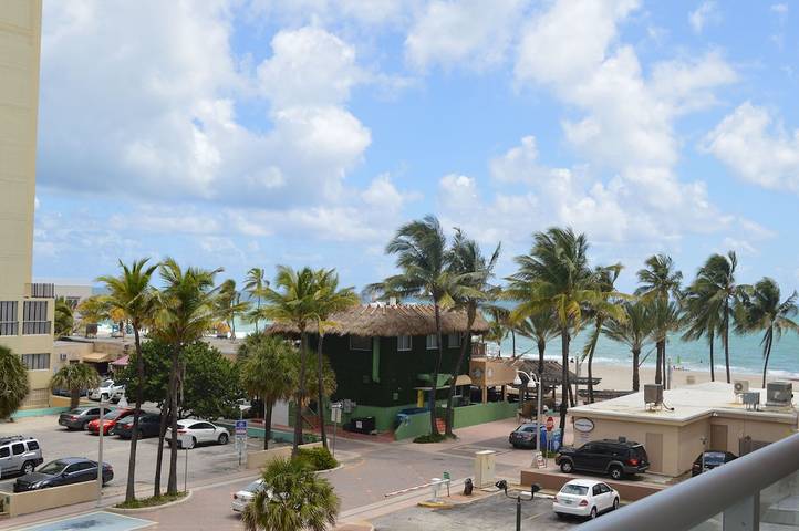 Vacation rental for 4 people, with balcony and pool as well as hot tub, with pets in Hollywood (FL)