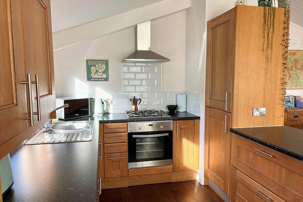A homely lodge with open lake view in Lake District