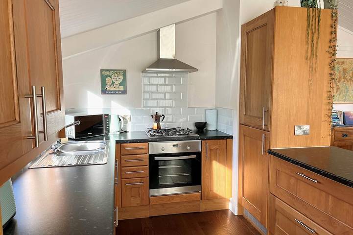 A homely lodge in a tranquil setting with lake view in Lake District