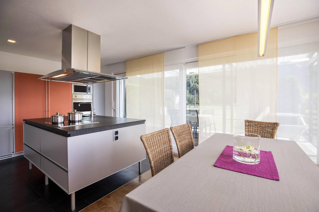 Ganze Wohnung, Ferienwohnung "Kronsun - Ruhe" mit Bergblick, Balkon & Garten in Percha, Kronplatz