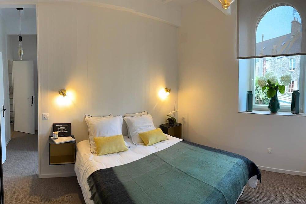 Refined suite in Barfleur, 2 steps from the port! in Barfleur, Cherbourg region