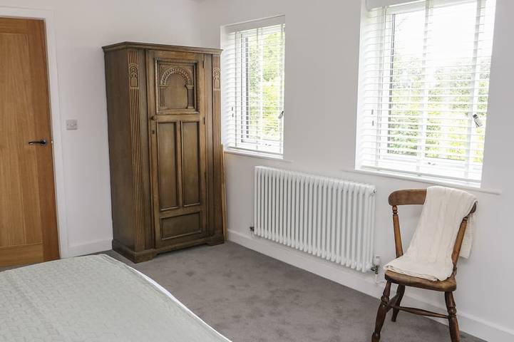 Bay Tree Cottage, pet friendly, with open fire in Llanrug in Gwynedd