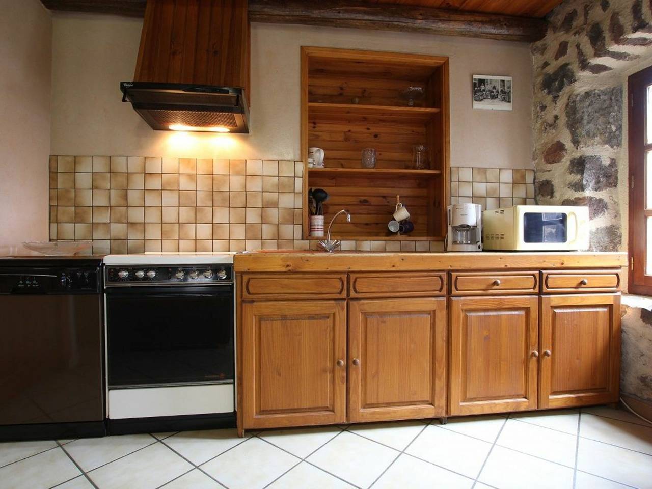 Charmante maison en pierres avec terrasse, proche cité médiévale, nature et lac in Céaux-d'Allègre, Parc Naturel Régional Livradois-Forez