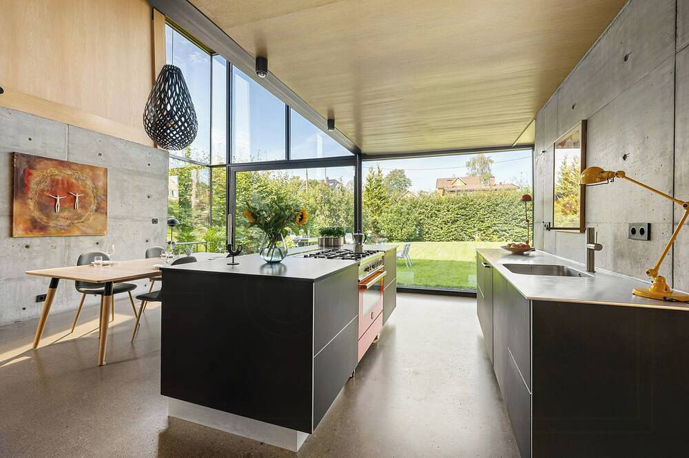 Moderner Industriestil mit sonniger Dachterrasse in Bærum