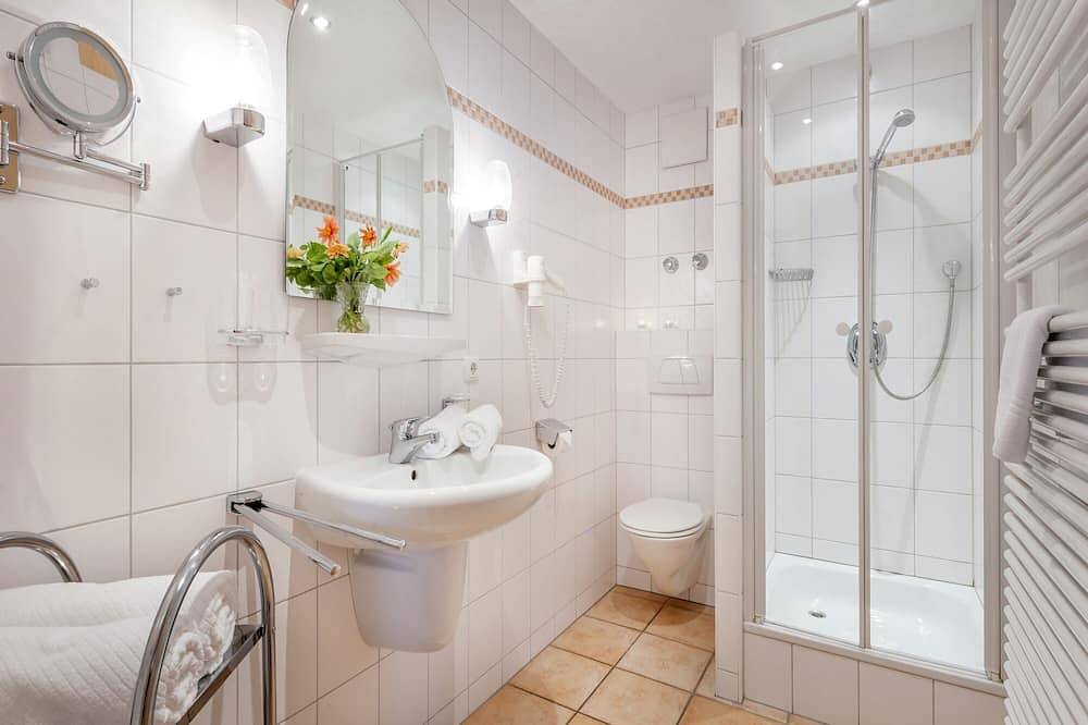 Ganze Wohnung, Ferienwohnung Glockenblume, bis 2 Personen, Obergeschoss, 45 qm in Waging am See, Rupertiwinkel