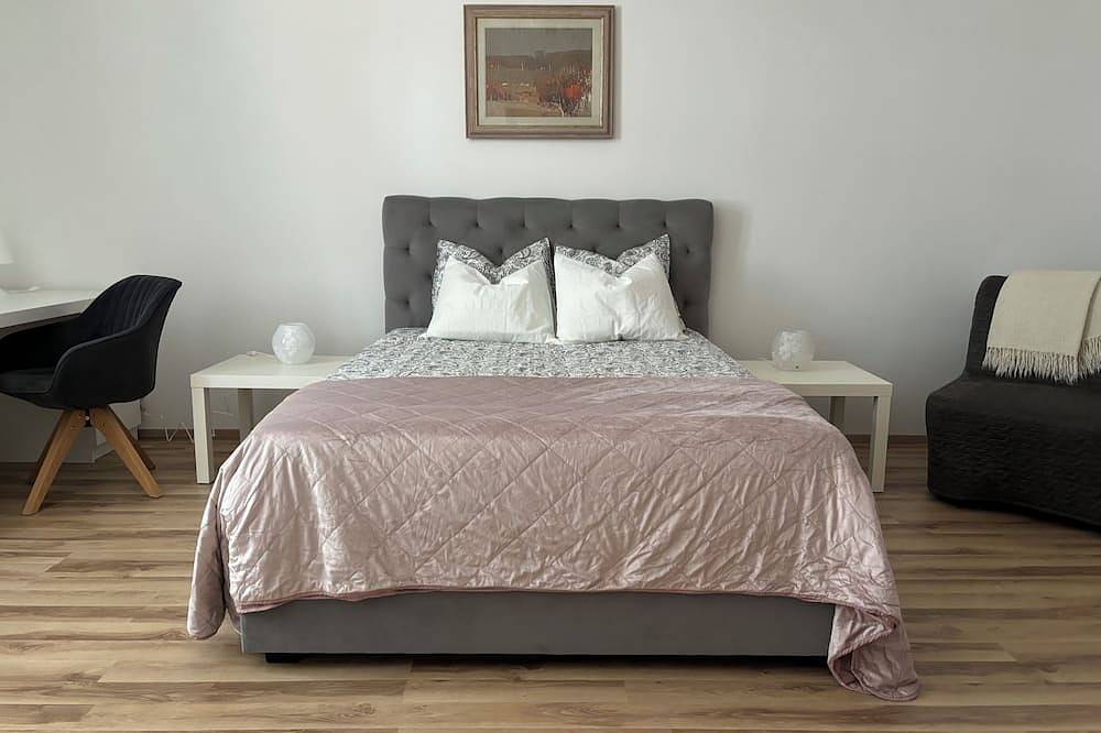 Ganze Wohnung, Smack in the Heart of Old Town Bratislava - 2 bedrooms - sleeps 5  in Bratislava, Bratislava und Umgebung