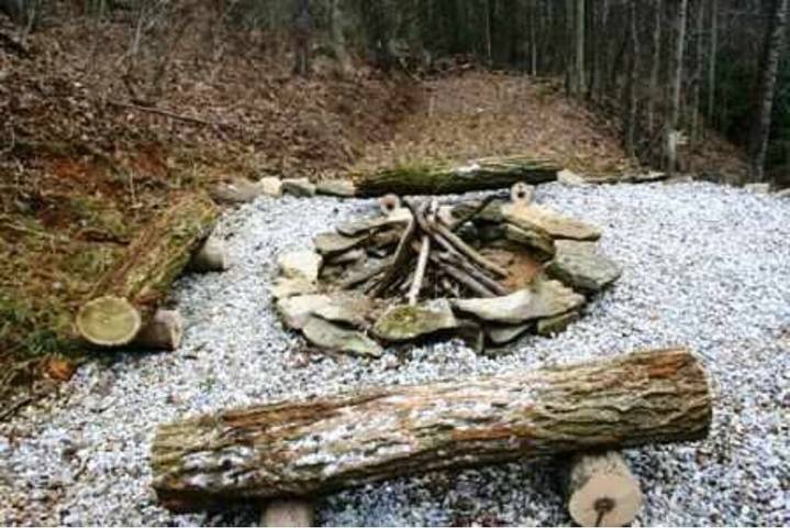 Log cabin for 6 people, with hot tub and balcony, with pets in Fontana Lake