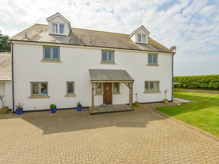 Cottage for 12 people, with Terrace and Garden in Bigbury on Sea
