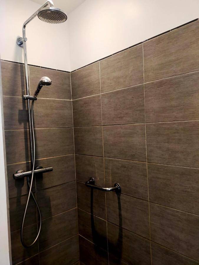 Gîte pour 4 personnes, avec jardin à Montfarville - 3