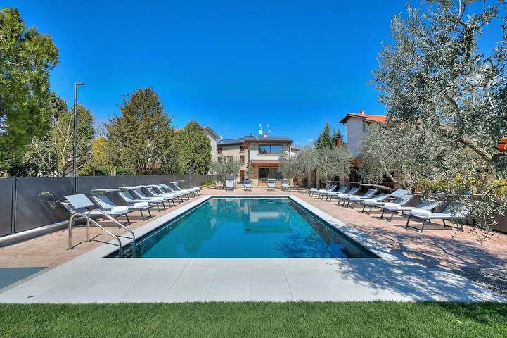 Ferienwohnung für 4 Personen, mit Garten und Pool