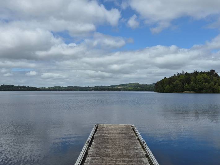 Gîte pour 6 personnes, avec vue sur le lac ainsi que jardin et terrasse