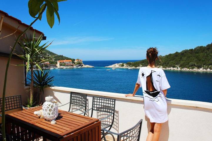 Maison d’hôte pour 5 personnes, avec balcon et vue dans Lastovo