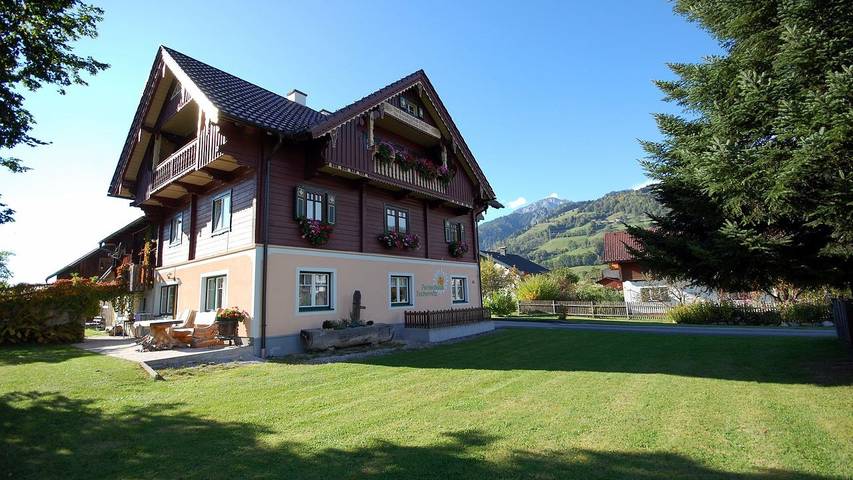 Ferienhaus für 10 Personen, mit Seeblick und Balkon sowie Garten - 1