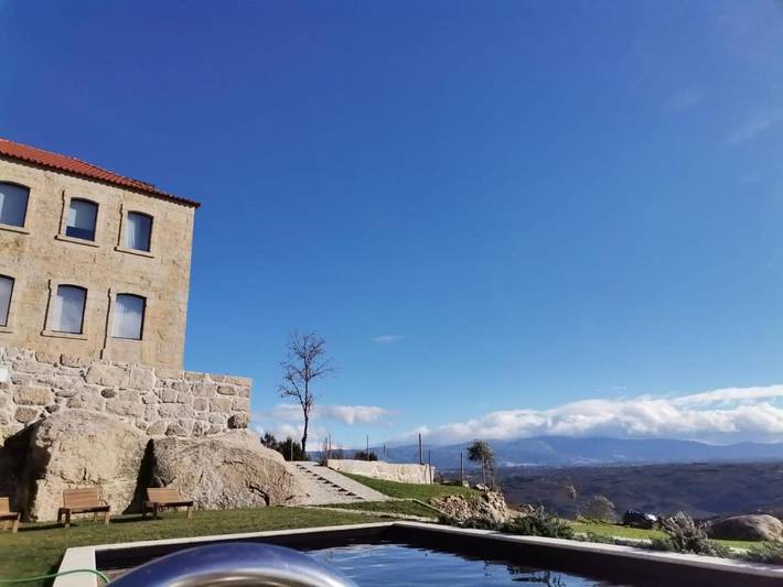 Location de vacances pour 4 personnes, avec vue ainsi que piscine et jardin dans Nelas - 3