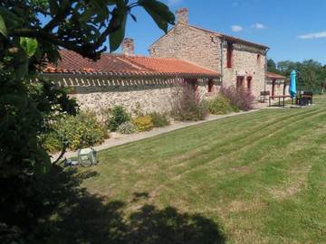 Gîte pour 7 personnes, avec jardin ainsi que terrasse et piscine, animaux acceptés à Falleron