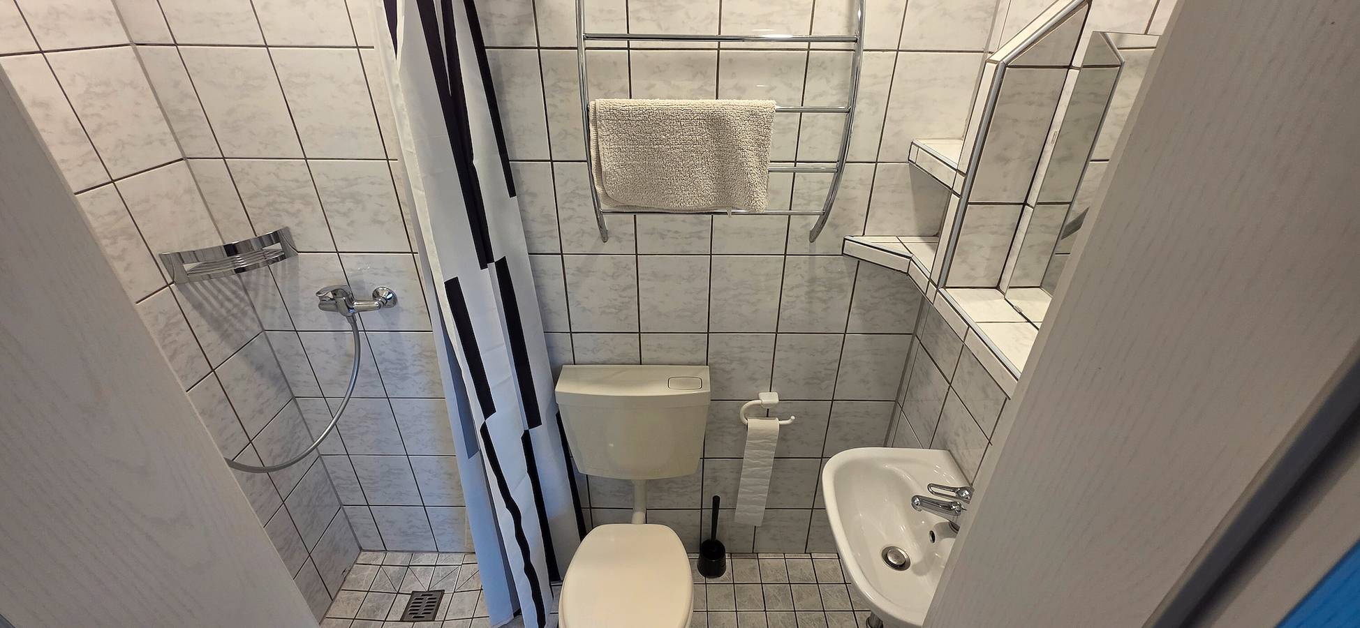 Ganzes Studio, Zimmer 'Doppelzimmer 2' mit gemeinsamer Terrasse, privatem Garten und Wi-Fi in Sahlenburg, Cuxhaven