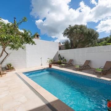 Apartment in Maria de la Salut, Majorca Center für 6 
