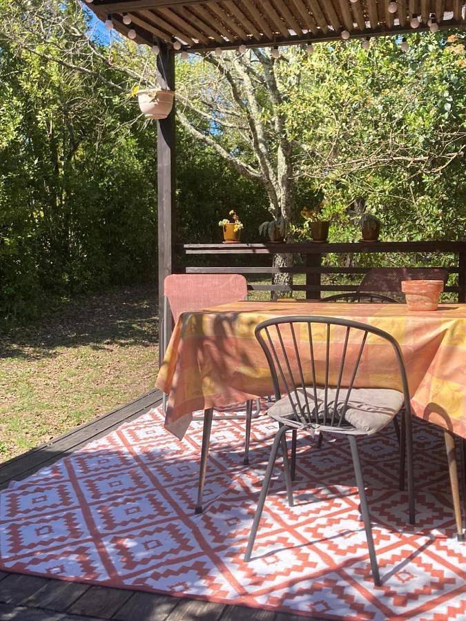 Gîte pour 2 personnes, avec Terrasse ainsi que Jardin et Piscine à Le Garn - 4