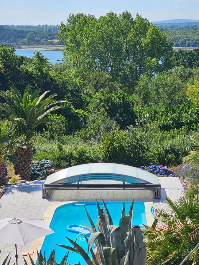 Gîte pour 2 personnes, avec piscine ainsi que jardin et vue à Loperhet - 3