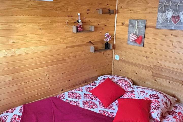 Romantic Getaway in an Alsatian Caravan in Hilsprich, Saargemünd