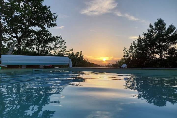 Location de vacances pour 8 personnes, avec Piscine à Saint-Germain-du-Bel-Air