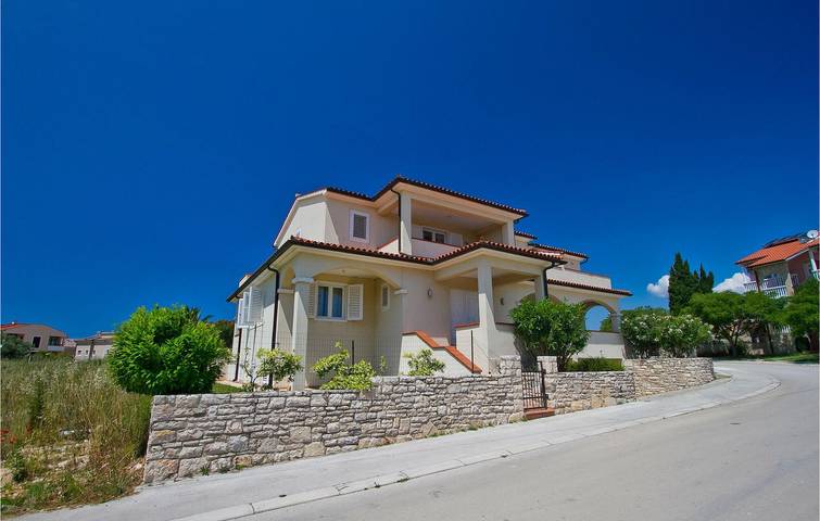 Acogedor apartamento de 1 dormitorio con piscina, wifi y a 1 km de la playa de Bijela in Premantura, Costa sur de Istria