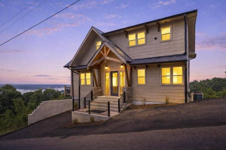 Ferienhaus für 13 Personen, mit Whirlpool und Pool sowie Terrasse - 1