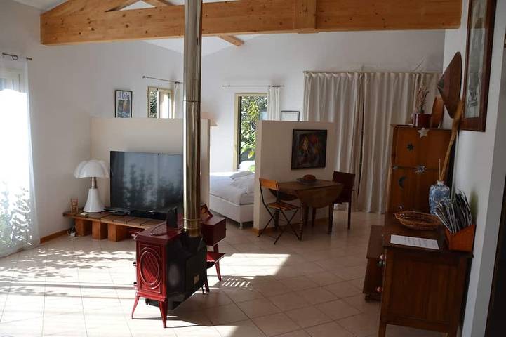 Location de vacances pour 2 personnes, avec jardin et terrasse à Sénas - 2