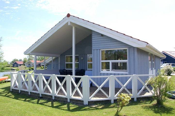 6 Personen Ferienhaus mit privatem Bootsteg, direkter Seelage, Kanu, Whirlpool und Sauna in Otterndorf in Otterndorf, Cuxland
