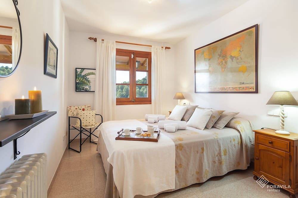 Beautiful Mallorcan house with private pool in the Serra de Tramuntana. in Selva, Majorca Center
