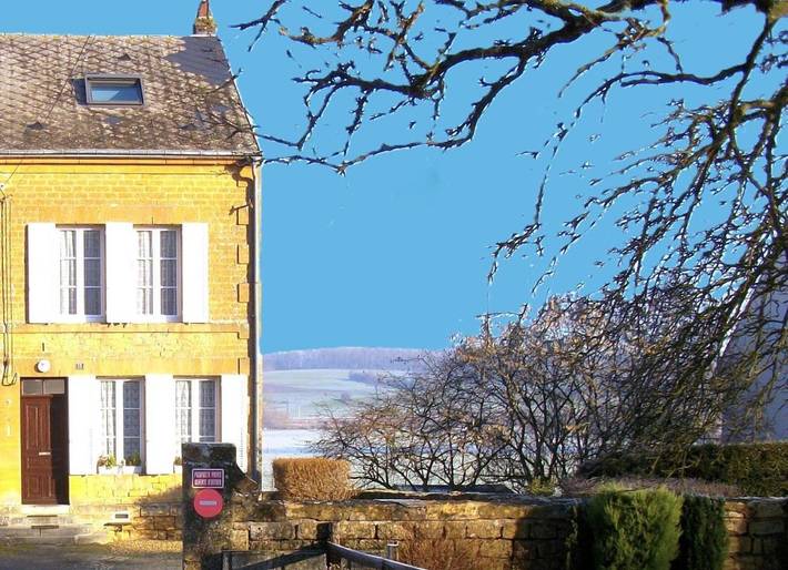 Location de vacances pour 6 personnes, avec terrasse, animaux acceptés à Dom-le-Mesnil - 3