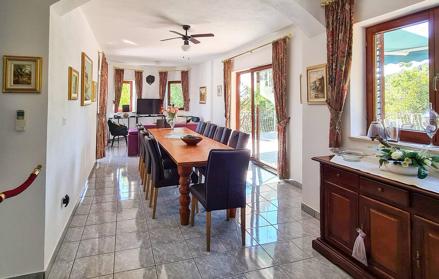 Reizende 2-Zimmer-Wohnung in Strandnähe mit Pool und Terrasse in Ika, Primorje-Gorski Kotar