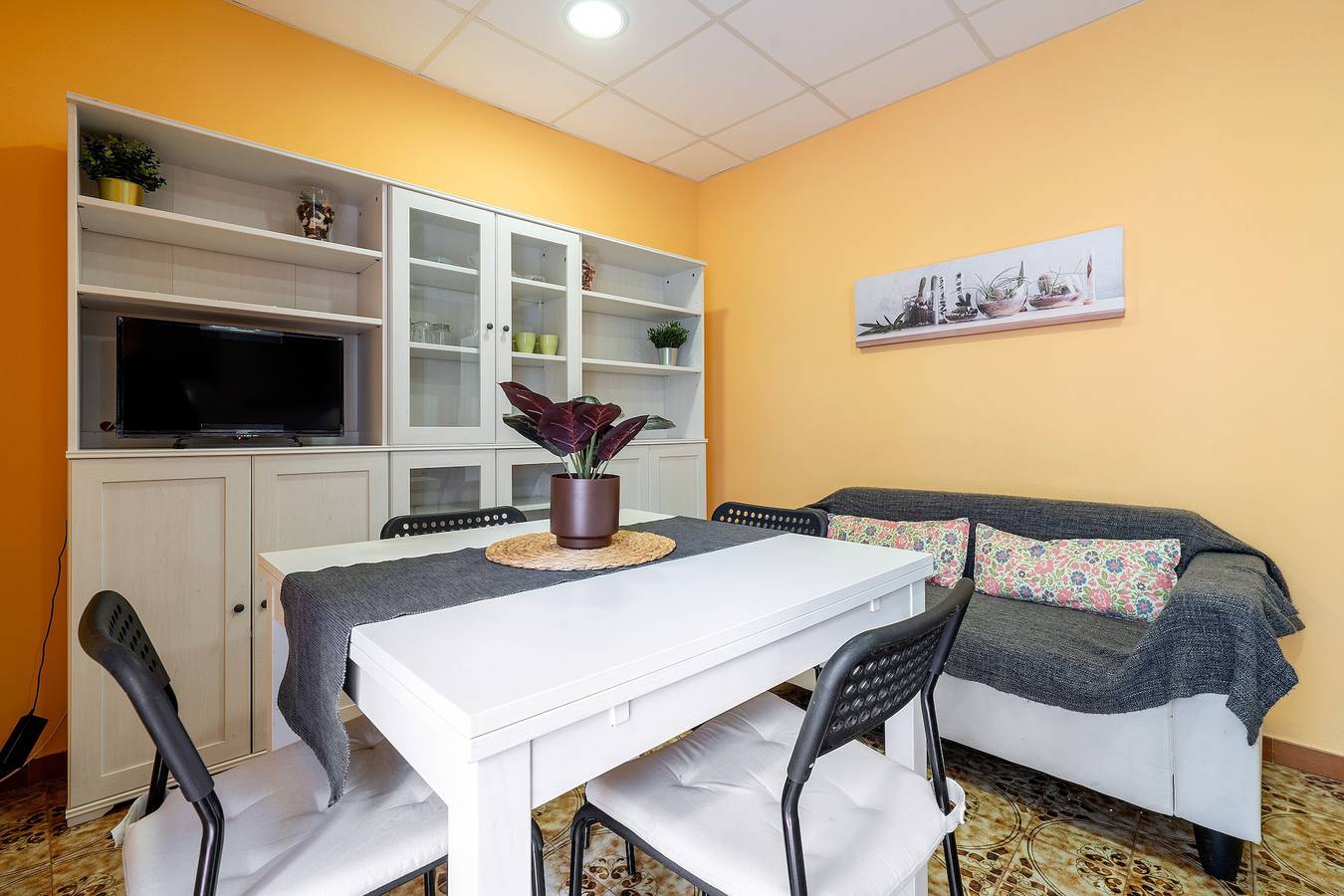 Apartamento entero, Apartamento 'Sant Joan' con balcón y Wi-Fi in Tierras del Ebro, Costa Dorada
