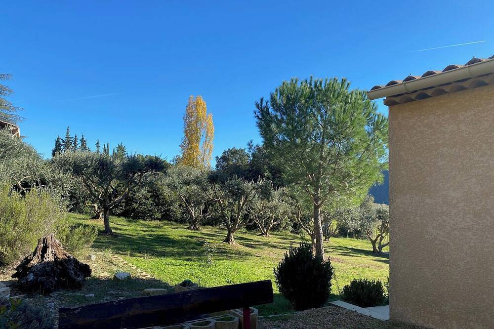 Peaceful Provencal house 100m2, terrace (20m2), 2000m2 garden in Oraison, Alpes de Alta Provenza